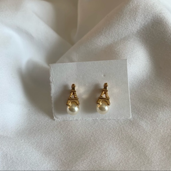NWOT Eiffel Tower and Faux Pearl Stud Earrings - Picture 1 of 1